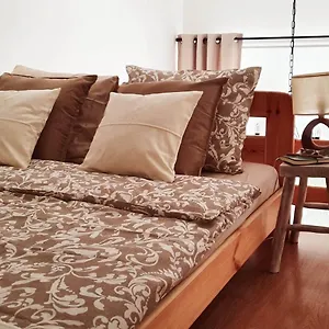 https://charming-studio.krakowhotelspoland.com